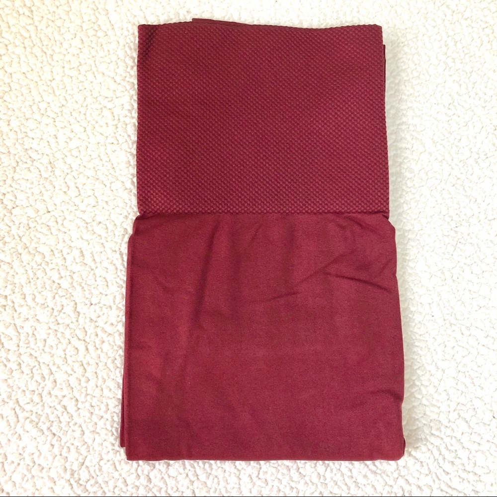 SALE❗️Diamond Waist Dark Burgundy Zenana Capri - Picture 3 of 5